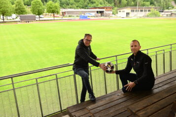Tausende Fußballbegeisterte werden die Sportanlage der SPG Hopfgarten/Itter zum Beben bringen - davon sind der Obmann der SPG Bernhard Sturm und Stefan Astner, GF TVB, überzeugt (v.li.).