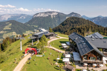 Traumhafte Ausblicke von der KRAFTalm in Itter beim Start des KRAFTalmTrails.