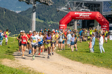 Rund 80 Läufer*innen starteten auf die 15 km lange Distanz des KRAFTalmTrails.