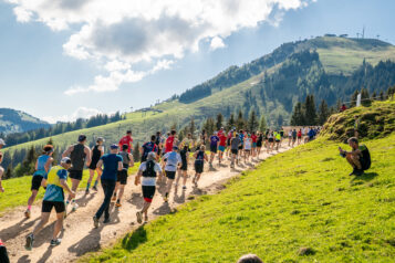Die Hohe Salve im Blick - Die 900 Höhenmeter beim KRAFTalmTrail stehen noch bevor.