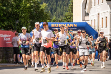 Start des SalvenTrails (25 km) am Dorfplatz Itter