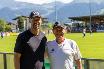 Fußballexperten unter sich: Ehemaliger Profi und FC Augsburg Trainer Sandro Wagner (li.) und OK-Chef Hans Grübler (re.)