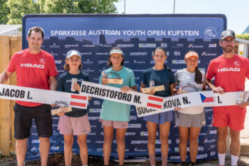 Doppelfinale U14 weiblich mit Tiroler Beteiligung: Lina Jacob und Marta Decristoforo mussten sich leider gegen Isabel Fiala Li (IRL) und Nikol Suchankova (CZE) geschlagen geben. (Links: Lukas Müller Turnier OK; rechts: Thomas Hechensteiner Turnierdirektor)