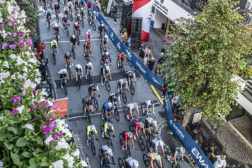 Start in St. Anton am Arlberg: Um 7.00 Uhr fiel für über 1.400 Teilnehmer:innen in fünf Startblöcken der Startschuss.