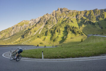 Ständiger Begleiter auf den 142 Kilometern: das eindrucksvolle Alpenpanorama rund um den Arlberg.