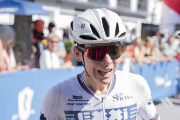Erschöpft und überglücklich: Melanie Geiger nach ihrem Sieg beim 14. Arlberg Giro.