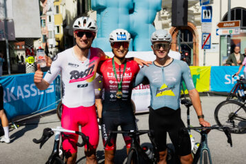 Sieger der Marathon-Strecke v. l. n. r.: Lokalmatador Max Kuen (3. Platz), Christian Oberngruber (1. Platz) und Jasper Britz (2. Platz)