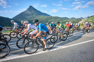 Der Thiersee mit dem markanten Pendling im Hintergrund zählt zu den eindrucksvollsten Panoramen entlang der Strecke des Kufsteinerland Radmarathons.