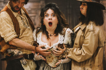 Cowboys, die zupacken: Snowman (Bernhard Profanter) und Frost (Stefanie Teller) sorgen in „Träum weiter, Cowboy!“ für einen packenden Theaterabend.