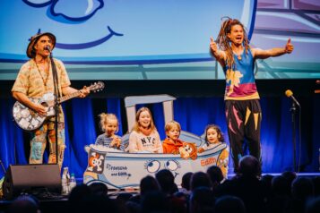 Am 10. Oktober dürfen sich die Kinder auf Rodscha und Tom freuen. 