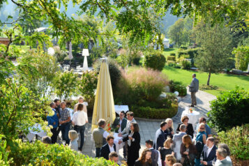 Im Hotel Panorama Royal in Bad Häring würdigte RIEDERBAU seine langjährigen Mitarbeiterinnen und Mitarbeiter und feierte zugleich den 85. Geburtstag von Seniorchef Toni Rieder.